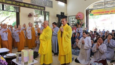 Ban Từ thiện thiền viện Vạn Hạnh cúng dường trường hạ chùa Kiều Đàm, TP.Thủ Đức