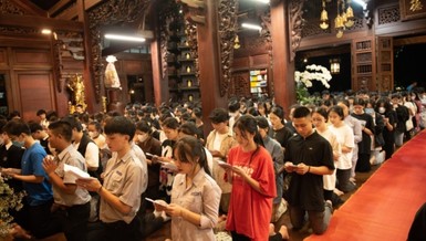 1.000 học sinh tham dự lễ cầu nguyện tại Sắc Tứ Khải Đoan