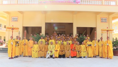 Chụp ảnh lưu niệm tại trường hạ Đại Tòng Lâm