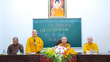 Thượng tọa Thích Phước Tiến phát biểu khai mạc hội thi