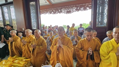 Chư tôn đức tác bạch cúng dường tại trường hạ chùa Tỉnh Hội