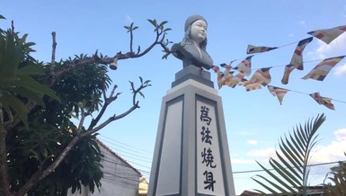 Tượng đài Thánh tử đạo Thích nữ Diệu Quang 
