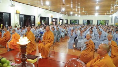 Hơn 500 Phật tử đã vân tập về tổ đình Vạn Đức tu Ngày an lạc