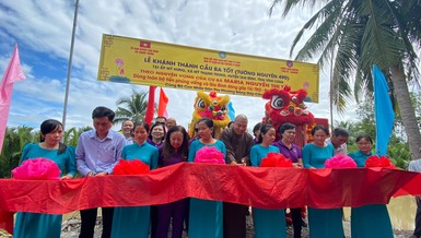 Cắt băng khánh thành cầu bê-tông Ba Tốt tại H.Tam Bình, Vĩnh Long - Ảnh: TN