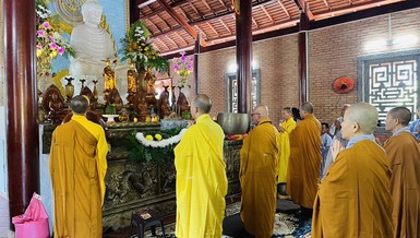 Khóa tu "Ngày trưởng tịnh" tại chùa Pháp Huyền