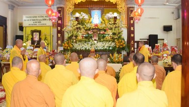 Chư tôn đức tưởng niệm Hòa thượng Thích Chí Đạo