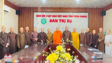 Chụp ảnh lưu niệm nhân hội nghị tổng kết hoạt động Phật sự năm 2023