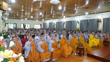 Gần 500 Phật tử tham gia khóa tu vào ngày cuối năm 2023
