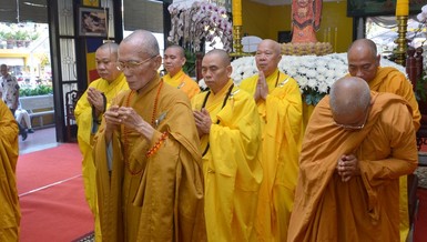 Hòa thượng Thích Huệ Trí, Phó Chủ tịch Hội đồng Trị sự, Trưởng ban Trị sự GHPGVN tỉnh Bà Rịa - Vũng Tàu và phái đoàn kính viếng