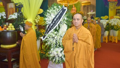 Thượng tọa Thích Tâm Hải nhiễu kim quan Trưởng lão Hòa thượng Phó Pháp chủ GHPGVN