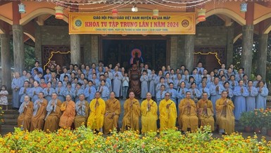 Khóa tu của Tăng, Ni, Phật tử H.Bù Gia Mập tại chùa Hạnh Đức