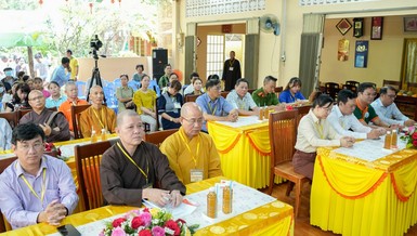 Đại biểu tham dự buổi ra mắt Điểm an sinh xã hội chùa Minh Đức nhằm hỗ trợ cho các hoàn cảnh khó khăn