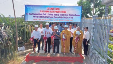 Thực hiện nghi thức khởi công xây dựng cầu nông thôn liên xã Phước Tùng