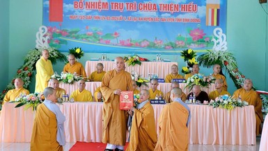  Hòa thượng Thích Huệ Thông đã trao quyết định bổ nhiệm trụ trì chùa Thiện Hiếu đến Ni sư Thích nữ Quảng Minh