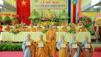 Trao phần thưởng cho giới tử đạt thủ khoa 