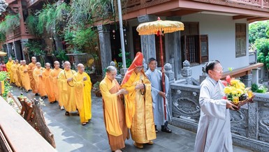 Cung nghinh chư tôn đức quang lâm lễ đường