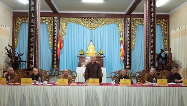 Hòa thượng Thích Minh Nhật phát biểu tại buổi họp