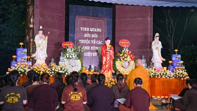 Đại đức Thích Quảng Hiếu và Phật tử chùa Tân Hải cử hành khóa lễ cầu nguyện anh linh anh hùng liệt sĩ