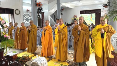 Đoàn Ban Trị sự GHPGVN H.Chợ Lách cúng dường 4 trường hạ tại TP.Bến Tre