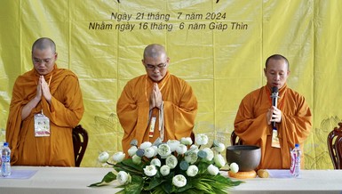 Chư tôn đức thành viên Ban Hoằng pháp GHPGVN tỉnh tham dự thời pháp đàm trong khóa tu "Một ngày an lạc"