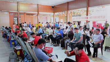 Tình nguyện viên hiến máu tại chùa Thiên Phước