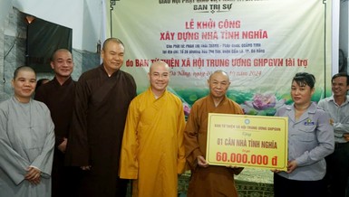 Ban Trị sự GHPGVN TP.Đà Nẵng trao hỗ trợ xây nhà tình nghĩa đến Phật tử Quảng Tịnh