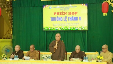 Thượng tọa Thích Tĩnh Triệt chủ trì buổi họp của Ban Thường trực Ban Trị sự tỉnh