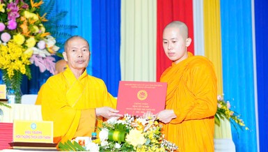 Hòa thượng Thích Viên Thanh, Hiệu trưởng Trường Trung cấp Phật học Lâm Đồng trao Bằng tốt nghiệp 