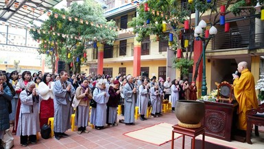 Phật tử Thủ đô về chùa Bằng đón năm mới Ất Tỵ