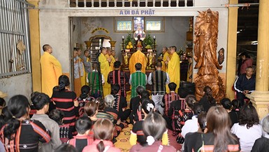 Khóa lễ nguyện cầu bình an cho đồng bào Phật tử dân tộc thiểu số H.A Lưới, tại nhà Phật tử Quảng Hải