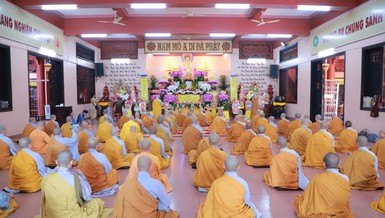 Chư Ni tưởng niệm Ni trưởng Thích nữ Chí Kiên tại chùa Quang Minh, TP.Đồng Xoài, tỉnh Bình Phước