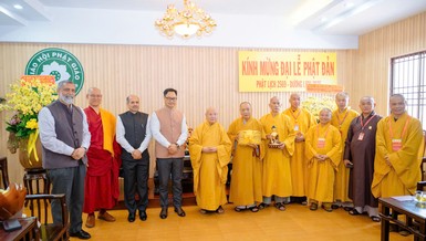 Hòa thượng Thích Thiện Nhơn tiếp thân mật Bộ trưởng Các vấn đề Nghị viện của Chính phủ Ấn Độ Kiren Rijiju