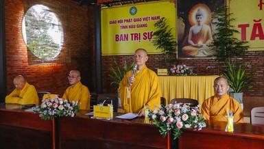 Thượng tọa Thích Phước Thành chủ trì buổi họp