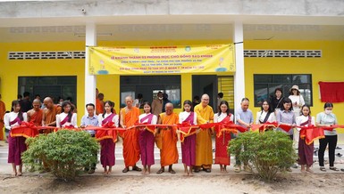 Cắt băng khánh thành 3 phòng học dành cho học sinh Khmer tại P.An Phú, TX.Tịnh Biên
