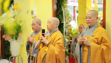 Chư Ni Phân ban Ni giới T.Ư, TP.HCM thành kính dâng hương tưởng niệm Ni trưởng Thích nữ Như Tâm