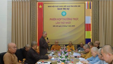 Đại đức Thích Nguyên Minh, Trưởng ban Trị sự GHPGVN tỉnh Đắk Lắk chủ trì buổi họp