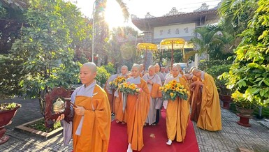 Ni trưởng Thích nữ Như Như làm trưởng đoàn thăm, sách tấn các hành giả Ni khu vực miền Trung