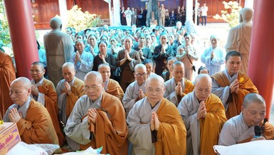 Chư Ni tác bạch cúng dàng hành giả tại trường hạ tổ đình Đống Cao (TP.Hải Phòng)