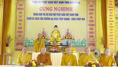 Thượng tọa Thích Huệ Khai, sách tấn hành giả An cư kiết hạ tại chùa Pháp Quang, xã Định Quán