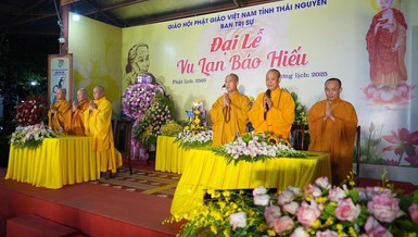 Chư tôn đức chứng minh, tham dự Lễ Vu lan tại chùa Phù Liễn