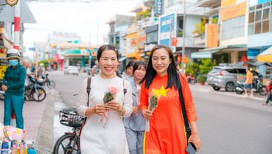 Chương trình Hoa hồng xuống phố tại chùa Quảng Đức