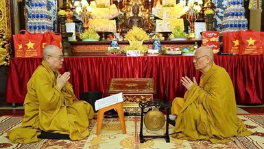 Nhị vị Hòa thượng tác pháp Tự tứ tại trường hạ tùng lâm Quán Sứ