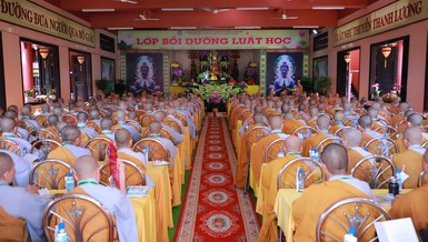 Gần 400 vị Ni tham gia khóa Bồi dưỡng Luật học lần 4 do Phân ban Ni giới T.Ư tổ chức - Ảnh: Trung Thắng