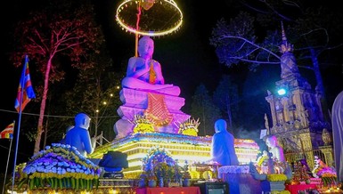 Tôn tượng Đức Phật Thích Ca Mâu Ni tại chùa Pen Som Rấth