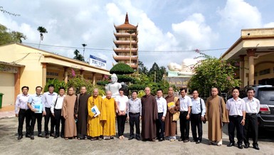 Đoàn công tác Tỉnh ủy tỉnh Đồng Tháp tham quan chùa Vĩnh Tràng