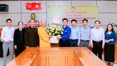 Ban Trị sự Phật giáo tỉnh chúc mừng tại P.Sầm Sơn