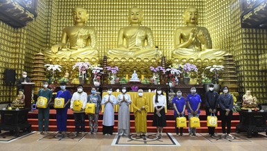 15 tình nguyện viên Phật giáo phục vụ chăm sóc bệnh nhân Covid-19 tại Bệnh viện Chợ Rẫy