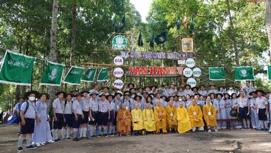 Chụp ảnh lưu niệm cùng chư tôn đức