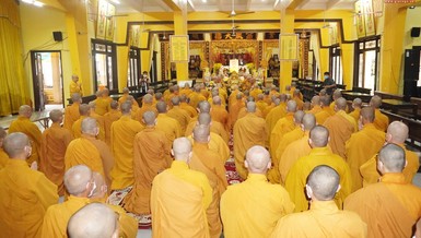 Chư Tăng chùa Vĩnh Nghiêm tác bạch chư tôn đức giáo phẩm chứng minh lễ kiết giới An cư kiết hạ - Phật lịch 2566