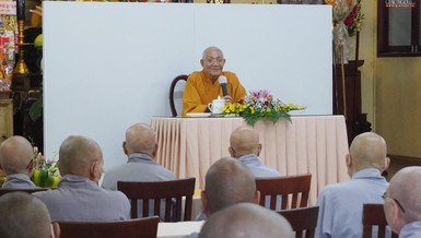 Hòa thượng Thích Minh Thông giảng về giới luật đến chư Ni Phân ban Ni giới TP.HCM tại chùa Từ Nghiêm